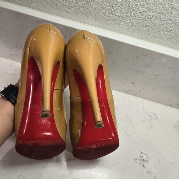 Authentic Christian Louboutin Tan Beige Patent Leather Very Prive Pumps Size 37 - Picture 7 of 11